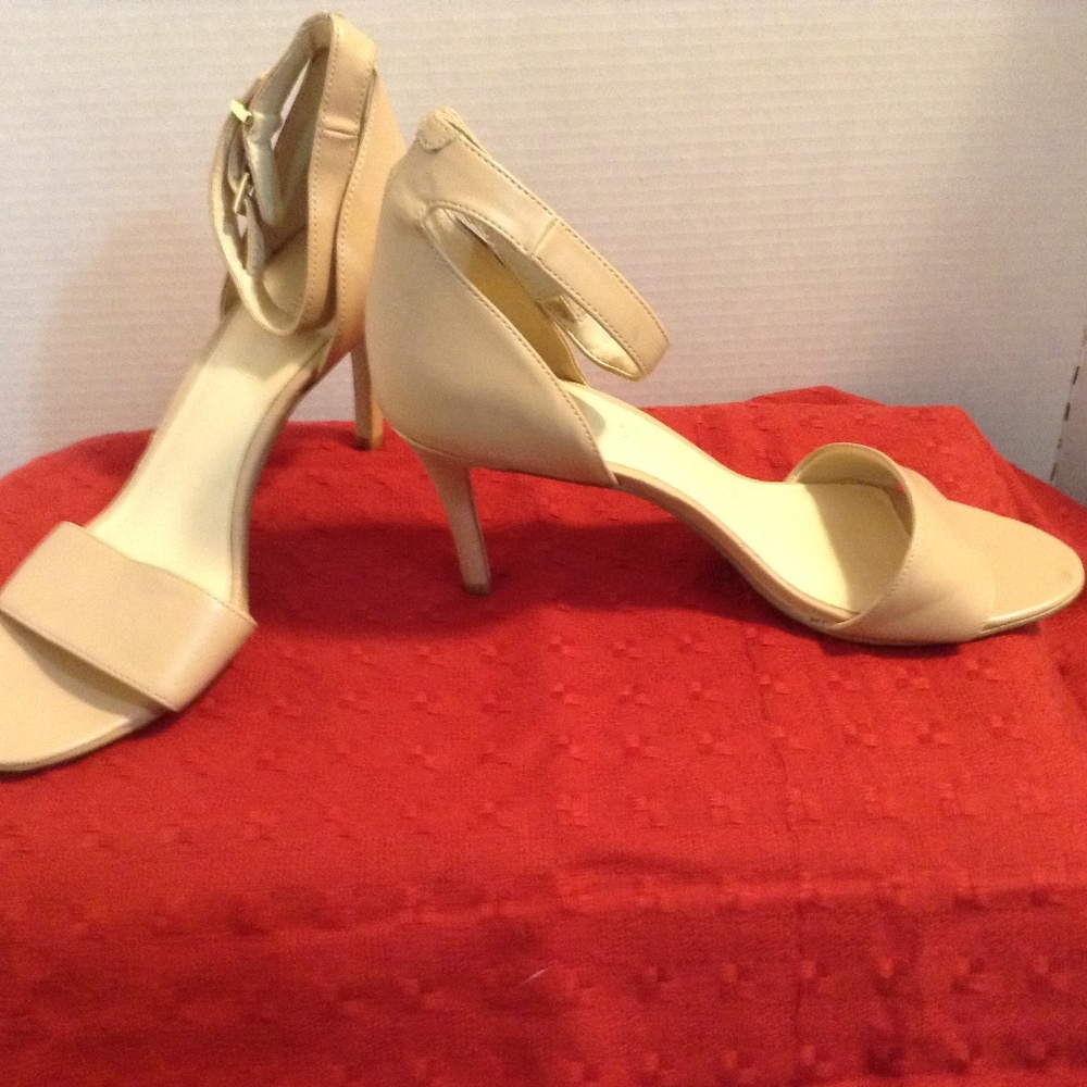 NINE WEST 7.5 M TAN FAUX LEATHER STRAPPY SANDAL